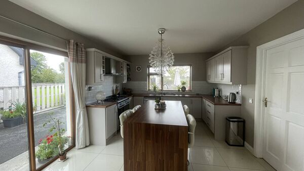 The modern, bright Kitchen.