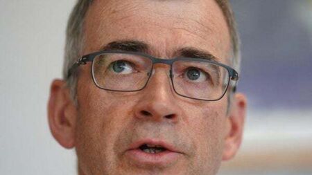 Gardaí told they are ‘expected to’ comply with new roster, Harris says