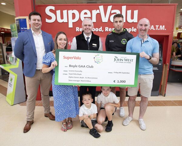Galway’s Paul Conroy was to the fore as Boyle’s Leanne Connolly was named a winner in the John West Féile Buy, Scan and Win competition with SuperValu, Boyle. Pictured: Thomas Owens, John West Ireland; Leanne Connolly with her children Bryn and Aoife; SuperValu Boyle Store Manager, Mark O’Shea; John West Féile Ambassador and Galway footballer Paul Conroy and David Kelly, Boyle GAA Chairman. Pic. Brian Farrell