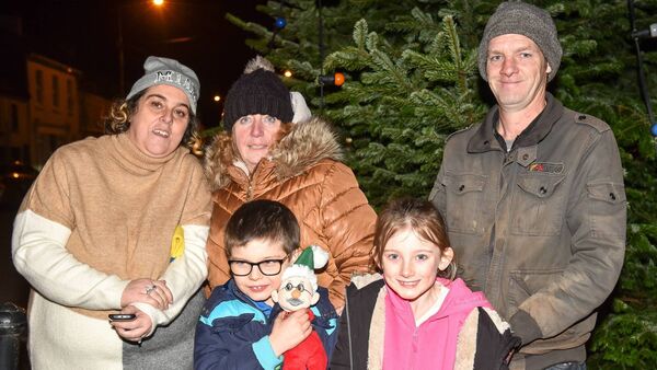 Sharon, Susan, Sophie, Kyle, and Noel Carroll pictured in Elphin for the turning on of the Christmas lights. Pic. Enda Regan Sharon, Susan, Sophie, Kyle, and Noel Carroll pictured in Elphin for the turning on of the Christmas lights. Pic. Enda Regan