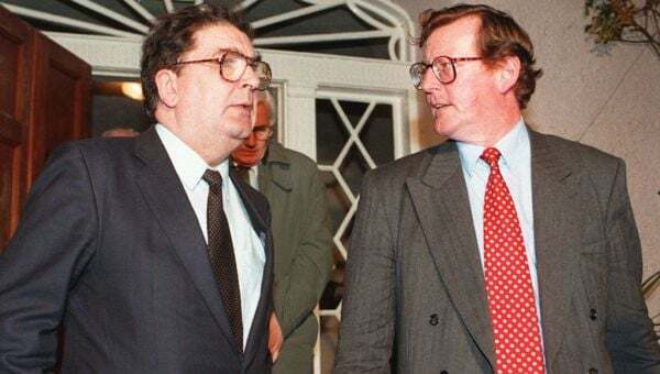 Bronze bust of David Trimble unveiled at Leinster House - Homepage - Vimarsana News