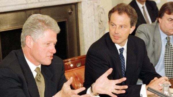 Clinton and Blair ‘taken aback’ that decommissioning would miss GFA deadline