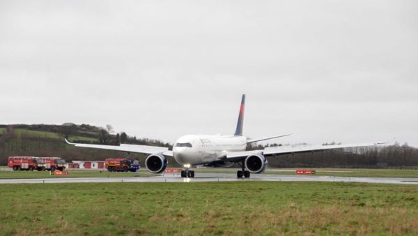 Flight evacuated at Shannon Airport after fumes reported on board