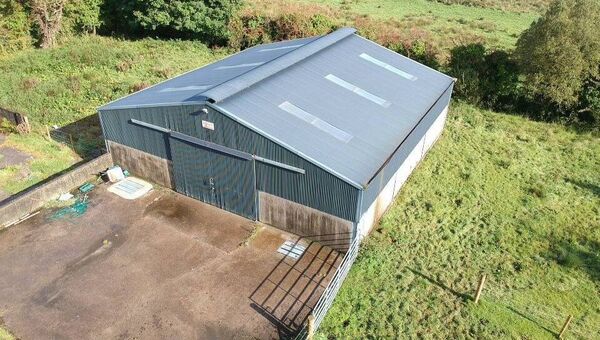 The property has a six bay slatted shed. 