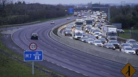 Government ‘faces dilemma’ on whether to accelerate or pause public investment