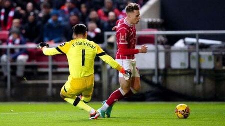 Tommy Conway nets winner as Bristol City dump West Ham out of FA Cup