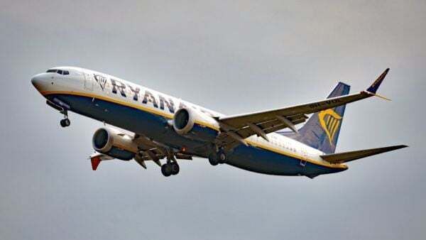 Ryanair agrees first deal with online travel agent
