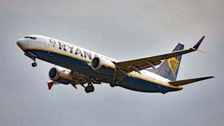 Ryanair agrees first deal with online travel agent