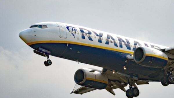 Storm Isha: Woman recounts 'scariest flight' after two failed attempts to land at Dublin