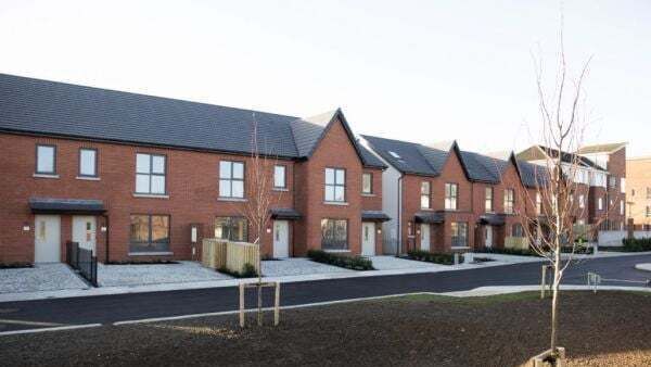 Coveney defends Ryanair's bulk purchase of homes for Dublin cabin crew
