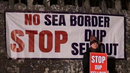 Donaldson briefing DUP members over Stormont impasse