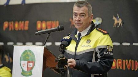 People scrolling on social media while driving ‘a real issue’, Garda chief says