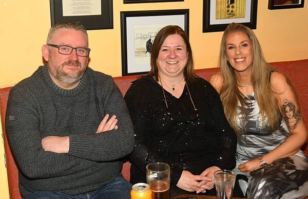 Chris and Pam O’Connor with San Farrell, pictured at a Quiz Night in Murray’s Bar, Knockcroghery, in aid of the Jack and Jill Foundation. Pic. Gerard O’Loughlin Chris and Pam O’Connor with San Farrell, pictured at a Quiz Night in Murray’s Bar, Knockcroghery, in aid of the Jack and Jill Foundation. Pic. Gerard O’Loughlin