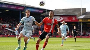 Carlton Morris nets late winner as Luton comeback boosts survival hopes