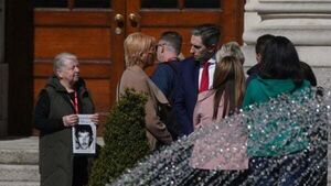Stardust families meet Taoiseach as they await State apology Stardust families meet Taoiseach as they await State apology