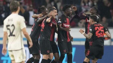 Leverkusen secure late draw to set unbeaten record and reach Europa League final
