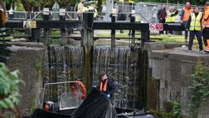 Tents cleared from Grand Canal with asylum seekers offered State shelter Tents cleared from Grand Canal with asylum seekers offered State shelter