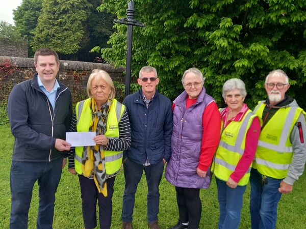 Stephen McGuinness, SuperValu, Strokestown presenting a sponsorship cheque to Elphin Tidy Towns Committee.
