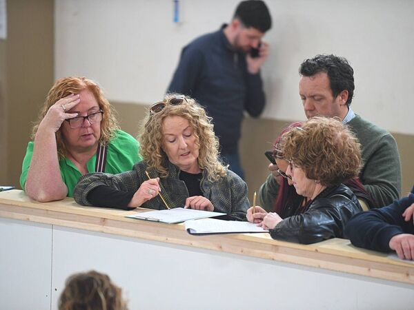 Paula Doyle, Fiona Keenan and Mary Keenan-Doyle crunching the numbers at the Hyde Centre in Roscommon. Pic. Gerard O'Loughlin