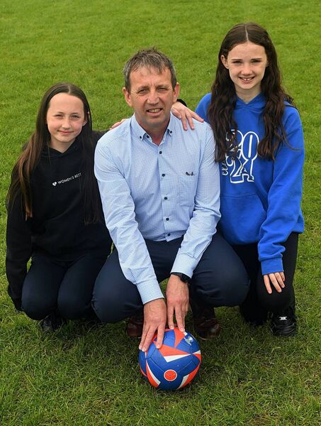 Seán Moylan, a past pupil of Tulsk NS, pictured with his daughters Roxanne and Romona at the launch of a fundraising drive to raise €20,000 for an astro-turf pitch at the school. Pic: Gerard O’Loughlin