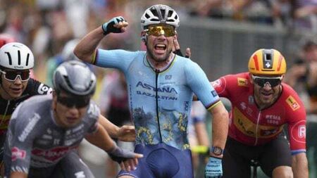 Mark Cavendish claims record-breaking 35th Tour de France stage win