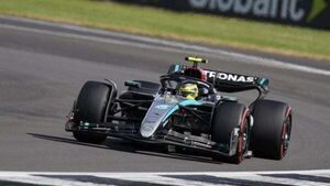 Lewis Hamilton delights Silverstone crowd with victory at British Grand Prix