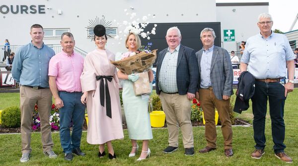Pictured at Ladies day at Roscommon Races on Monday evening last was Stephen McGuinness, SuperValu Strokestown; Shane Fleming SuperValu Roscommon; guest judge Laura Hanlon; the SuperValu Best Dressed Lady winner, Danielle Crowley; Padraig Glancy, Supervalu Carrick-on-Shannon; Anthony Cahill, SuperValu Castlerea and Bernard Keane, SuperValu Ballyleague. Pic. Michelle Hughes Walsh