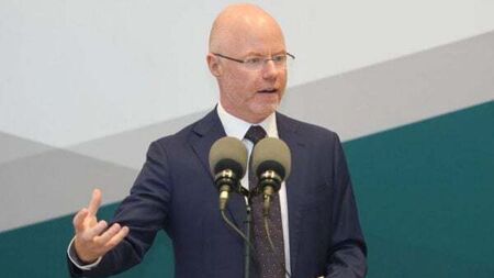 Prescriptions for common conditions should be available at pharmacies – report