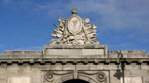 Judge grants bail to London rabbi accused of illegal circumcision in Dublin