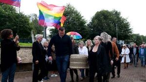 Mourners at funeral of journalist Nell McCafferty applaud her life and legacy Mourners at funeral of journalist Nell McCafferty applaud her life and legacy