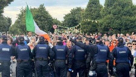 Actions of far-right and gardaí raised by public in Coolock