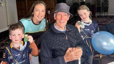 Legendary handball coach welcomes back world champion to Roscommon