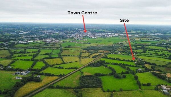 The 35 acres of good-quality lands are located only a short distance from Longford town. 