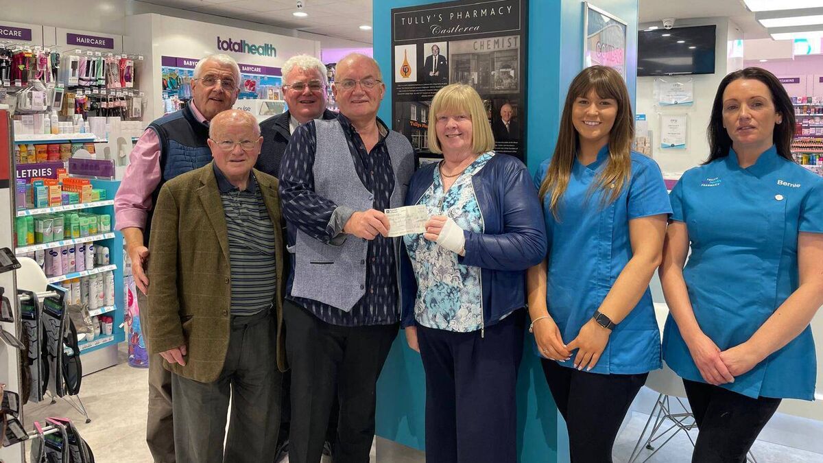 Generous donation by Roscommon football legend to Hospice Foundation