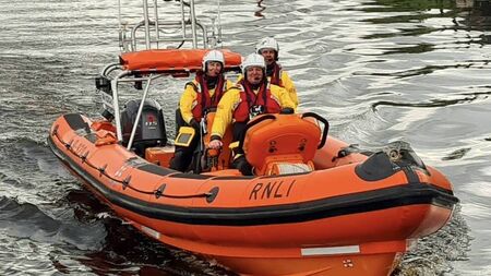 Three boats assisted by Lough Ree RNLI after running aground