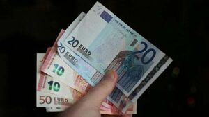 Government accused of handing tax break to those with ‘gold-plated’ pensions