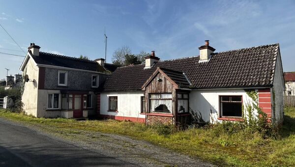 The property at Foxwood, Kilmore has a main residence and an ancillary or granny residence. 