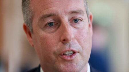 Stormont Education Minister criticised for meeting with loyalist group