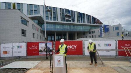 Stephen Donnelly ‘laser focused’ on opening new children’s hospital next year