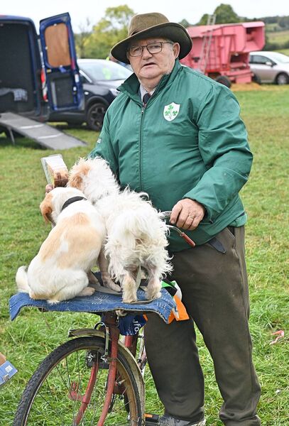 Patrick O’Brien together with his two dogs, Tom and Ned, travelled the long journey on his bicycle from County Galway, to attend the Sliabh Bán Harvest Festival. Pic. Gerard O’Loughlin 