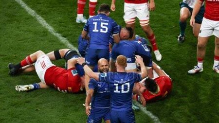 Leinster power past Munster in front of new URC record crowd