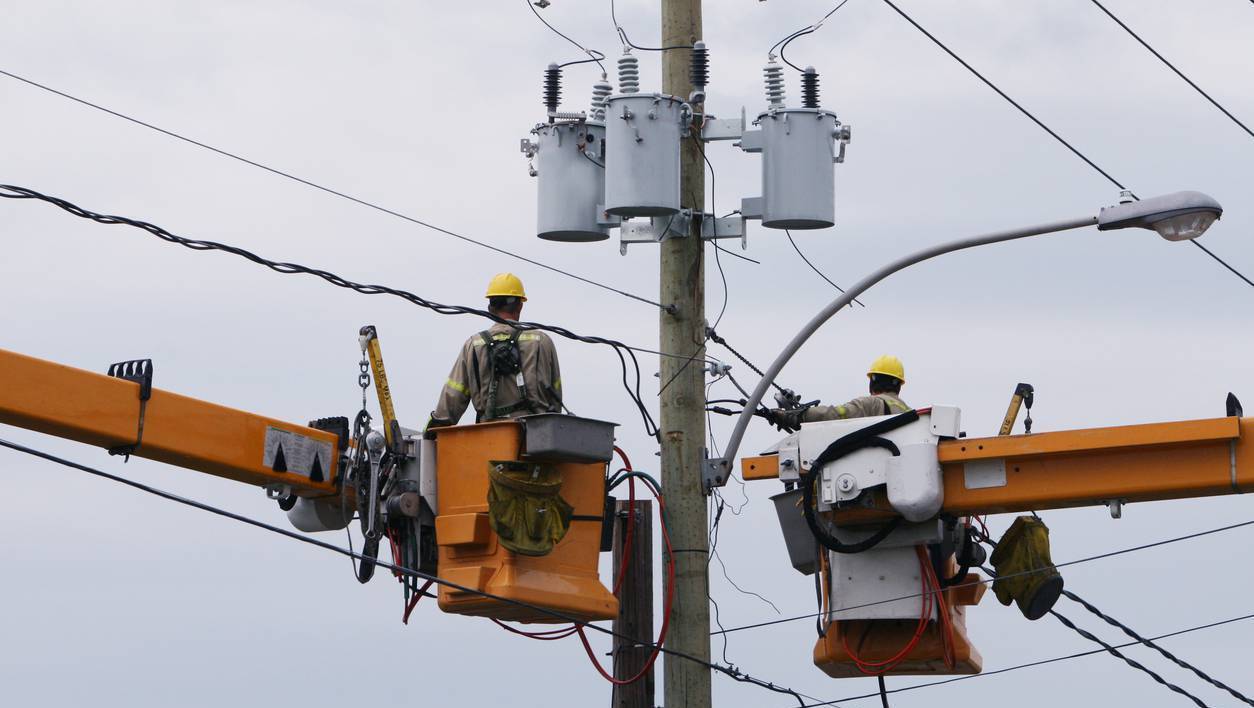 Hundreds of homes across the county without power