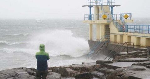 Storm Ashley: 53,000 still without power as west battered by 130km/h gusts
