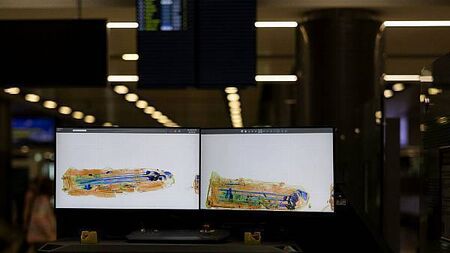 Man (20s) arrested after cocaine worth €210,000 found in luggage at Dublin Airport