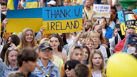 Giving migrants access to Irish classes could help with integration, study says