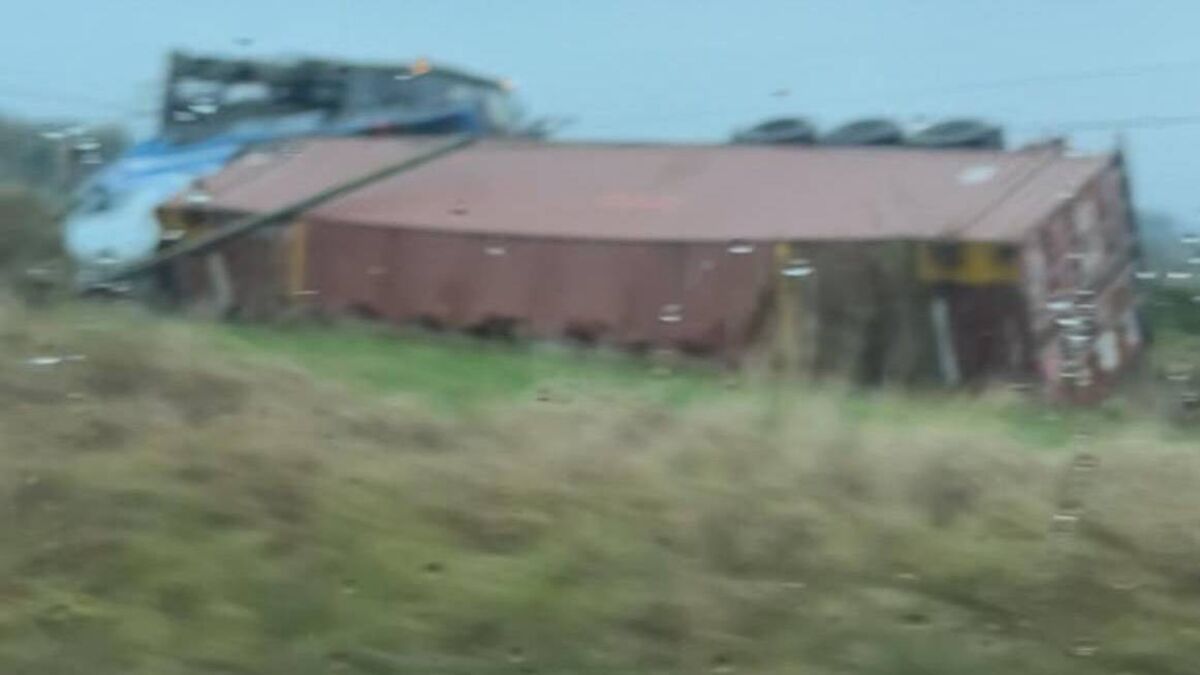 Operation to remove overturned lorry to get underway