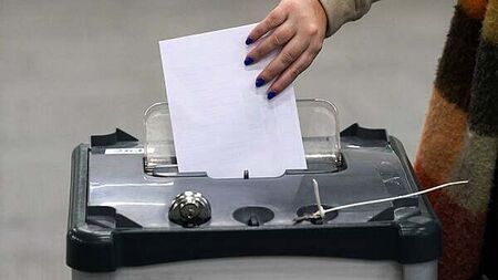 Exit poll: Sinn Féin, Fine Gael and Fianna Fáil virtually neck-and-neck in election