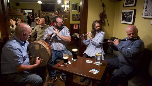 Joe Kennedy, Aidan Shannon, Emily Keane and Sean Kilrane will feature on the Geantraí series on TG4, which celebrates Irish traditional music across the country. It kicks off in Cryan's of Carrick-on- Shannon.