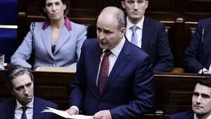 Fianna Fáil seeks legal advice as row over Dáil speaking rights rumbles on Fianna Fáil seeks legal advice as row over Dáil speaking rights rumbles on