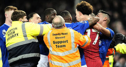 David Moyes grateful to emerge from Merseyside derby ‘mayhem’ with draw
